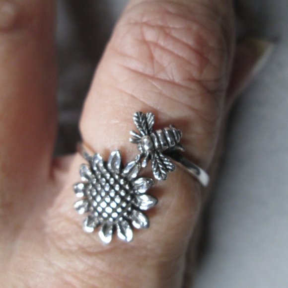 925 Sterling Silver BEE over SUNFLOWER Ring>Queen Bee,Bee's Knees,Sunflower ring - Picture 4 of 6